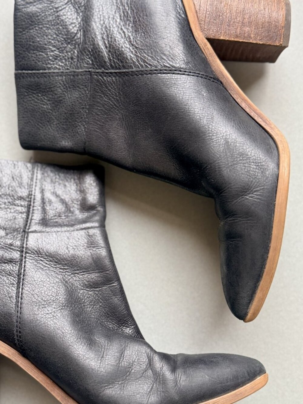Franco Sarto Black Leather Pointed Toe Stacked Block Heel Back Zip Ankle Booties